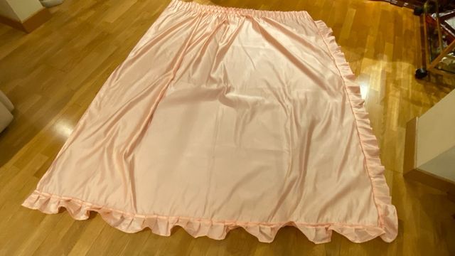 Cortinas de raso rosa con volantes