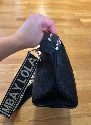 Bolso Bimba y Lola Piel Negro Correa Logo