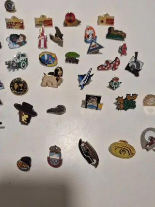 Lote de 65 Pines Coleccionables
