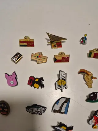 Lote de 65 Pines Coleccionables