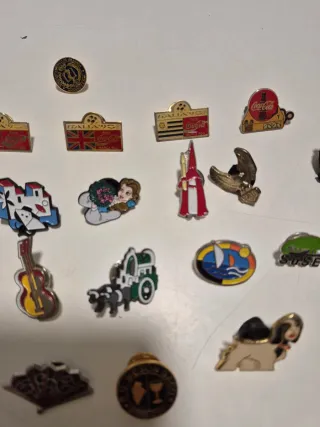 Lote de 65 Pines Coleccionables