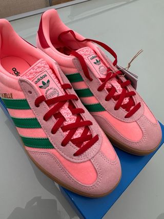 Adidas Gazelle Indoor rosas y verdes