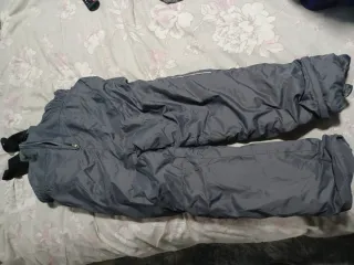 Pantalón de esquí infantil casi nuevo