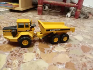 Camión volquete VOLVO BM