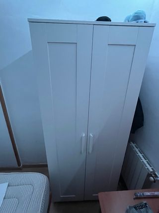 Armario blanco de madera