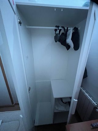 Armario blanco de madera