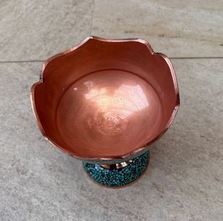 Cuenco de cobre y turquesas iraní