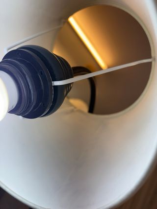 Lámpara de pie de madera