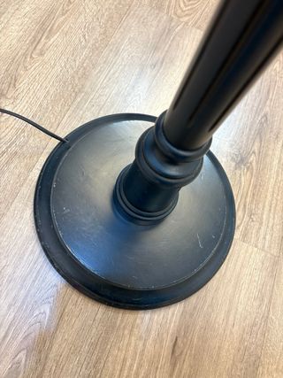 Lámpara de pie de madera