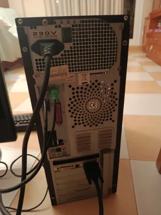 Ordenador de mesa con avería d grafica 500GB 2 RAM