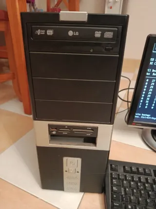 Ordenador de mesa con avería d grafica 500GB 2 RAM