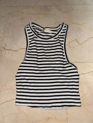 Camiseta de rayas blanca y negra