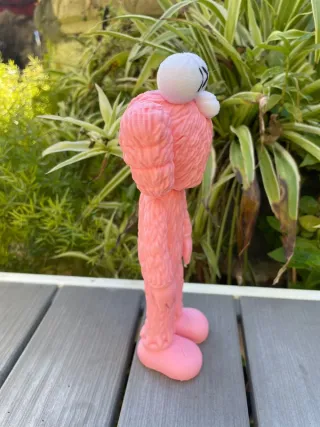 Figuras Kaws BFF rosa, azul y blanca