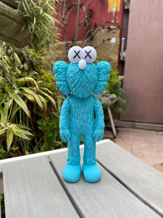 Figuras Kaws BFF rosa, azul y blanca