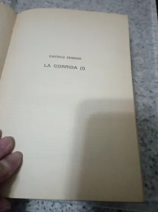 Libro tapa dura con dibujo de toro