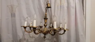 Lámpara de metal dorada