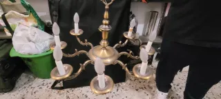 Lámpara de metal dorada