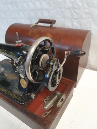 Máquina de coser Singer antigua