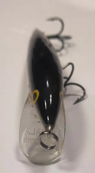 Señuelo Rapala Countdown Negro/Amarillo