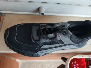 Scarpe antinfortunistiche nere e grigie