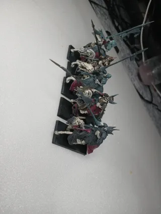 Caballeros Funebres medio pintados