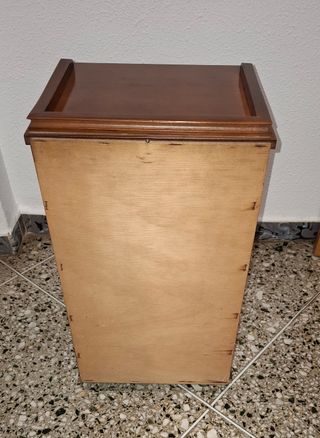 Mesita auxiliar de madera antigua