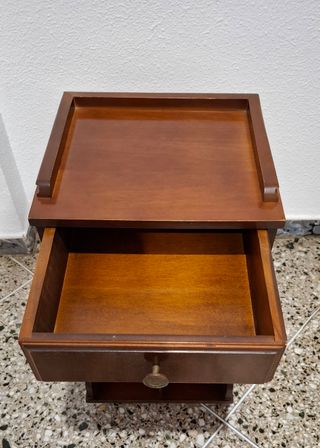 Mesita auxiliar de madera antigua