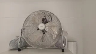 Ventilador de pie metálico