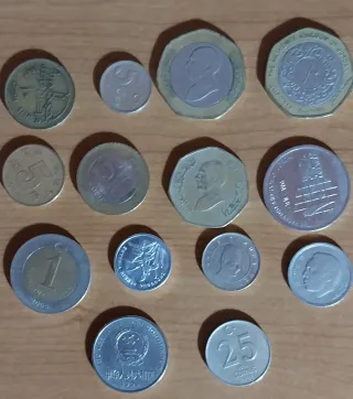Monedas y billetes extranjeros antiguos y actuales