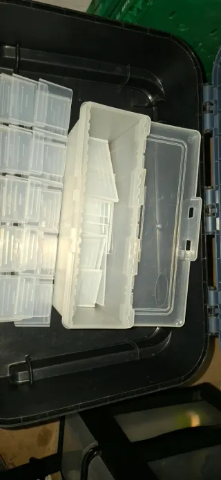 Caja de pesca Decathlon con poco uso