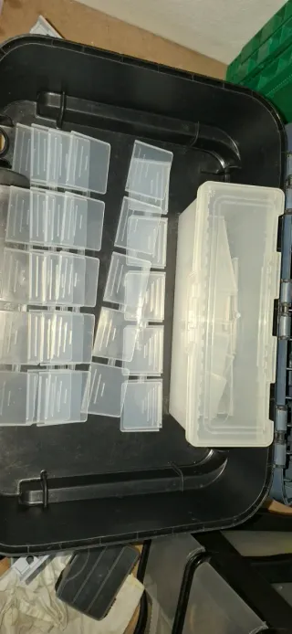 Caja de pesca Decathlon con poco uso