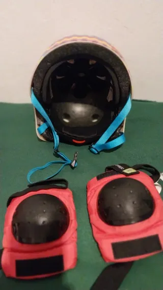 Patines línea Oxelo Talla 28-30 y casco soy luna M