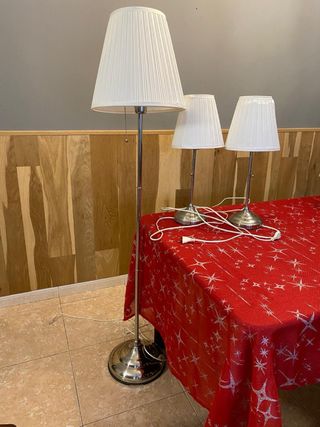 Lámparas de mesa y pie plateadas