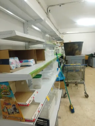 4 Estanterías de tienda