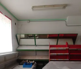 4 Estanterías de tienda