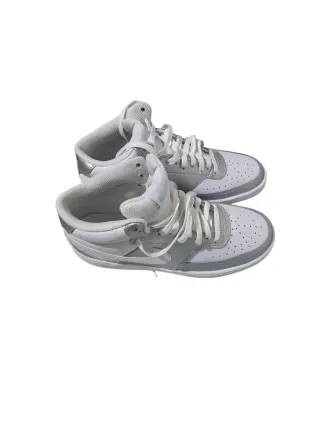 Zapatillas Nike Blancas y Plateadas