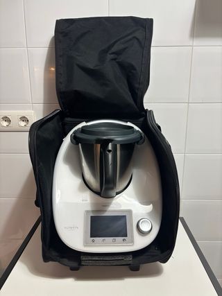 ThermomixTM5 + dos bolsas de viaje.