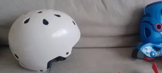 Patines T30-32 niño/a con casco y protecciones