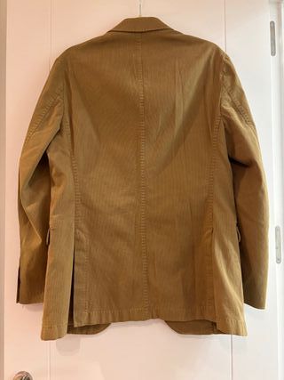 Americana beige efecto pespunteada