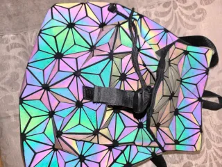 Mochila geométrica reflectante