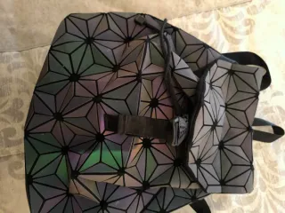 Mochila geométrica reflectante