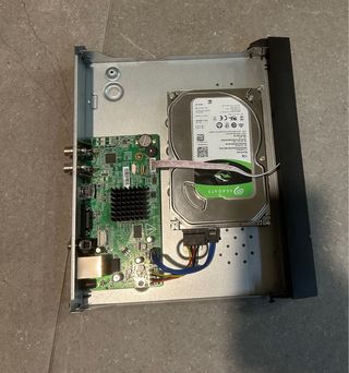 DVR Hikvision 4 Canales+camara 1080