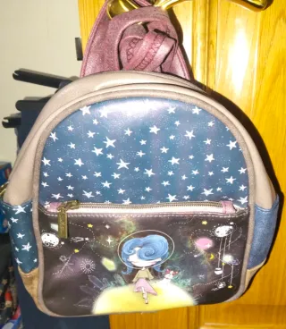 Mochila nueva con estampado espacial.Nurva