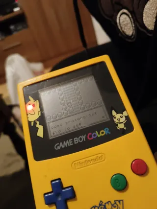 Game Boy Color Pikachu Edición Especial(descripció