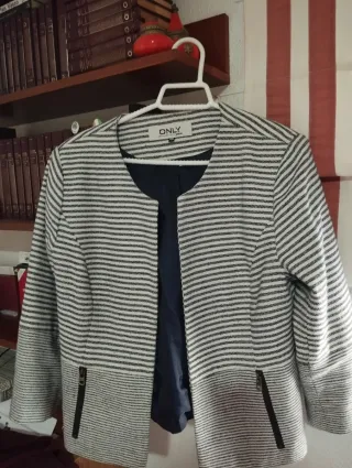 Chaqueta estilo Chanel mujer