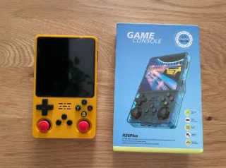 Consola R36PLUS  (Amarillo Retro)