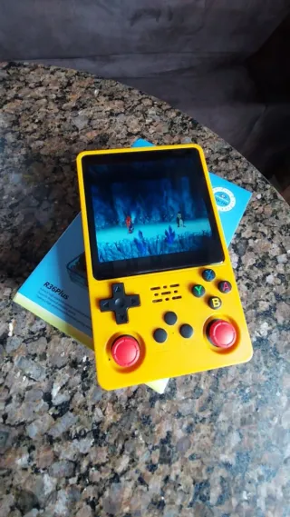 Consola R36PLUS  (Amarillo Retro)