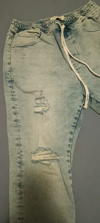 Tejano hombre desgastado con cordón