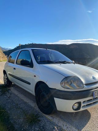 Renault Clio 2000
