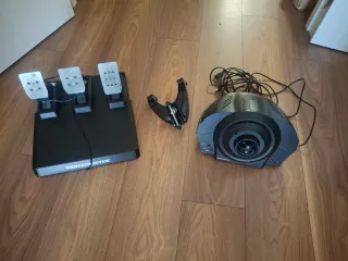 Base Thrustmaster T300 RS + pedali T3PM